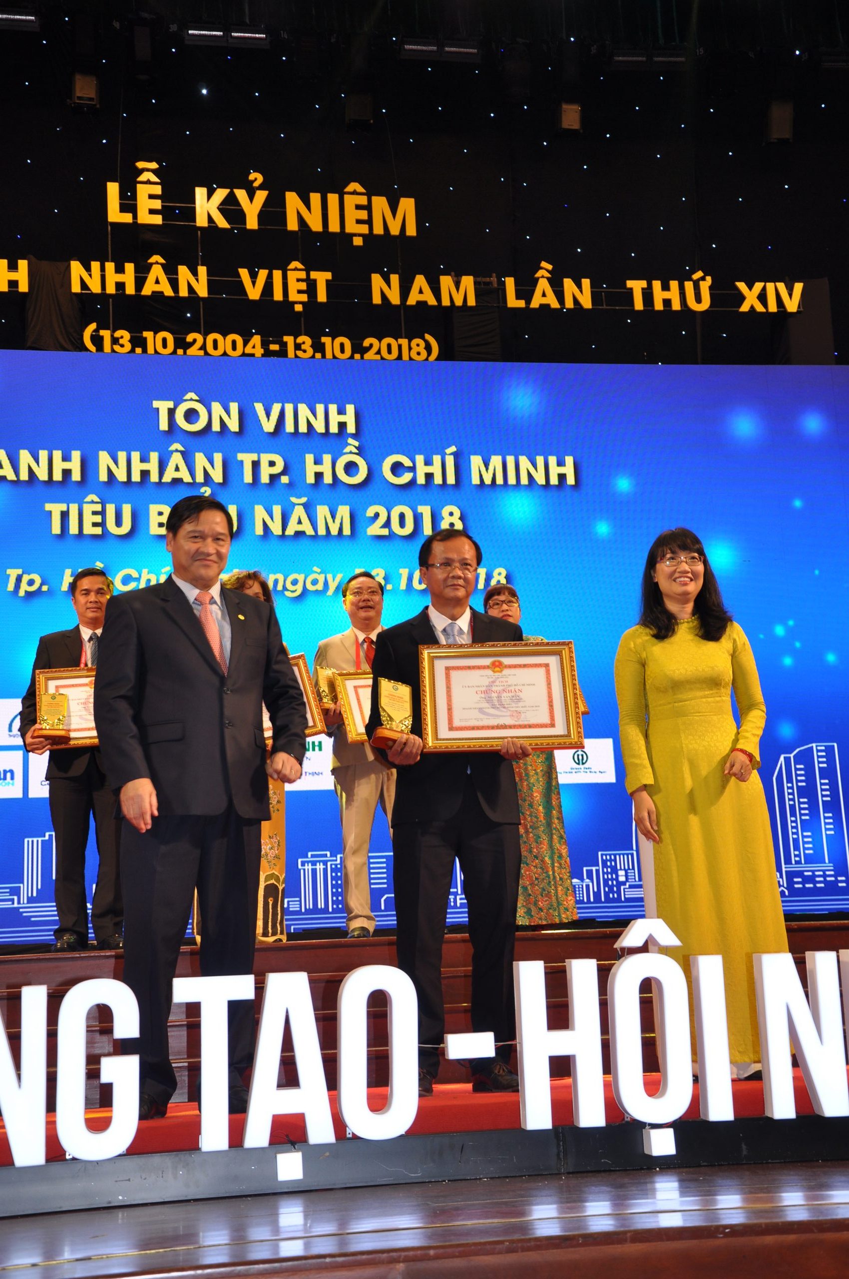 Minh Mẫn được danh hiệu doanh nhân