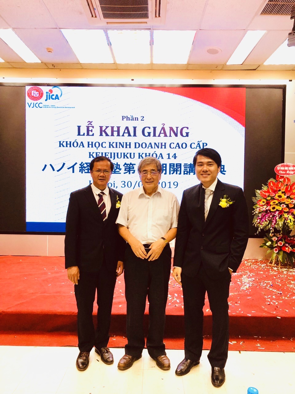 Minh Mẫn tham gia khóa học kinh doanh cao cấp