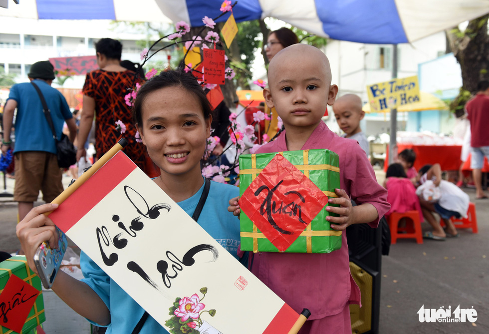 Hình ảnh nhân viên Cty in Minh Mẫn San sẻ Xuân yêu thương
